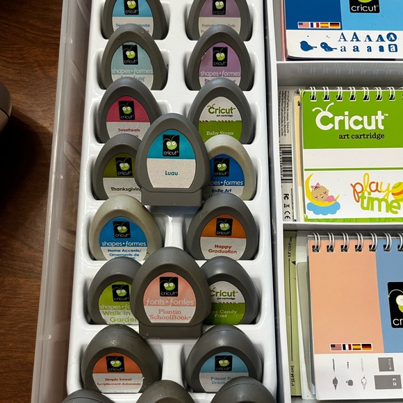 Originals Cricut Expressions and Activity Cartridges with keypads and books - Picture 12 of 16